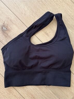 Black Asymmetric Sports Bra — Comfortable Low-Impact Support